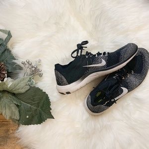 Nike Flyknit Black/White Running Shoes